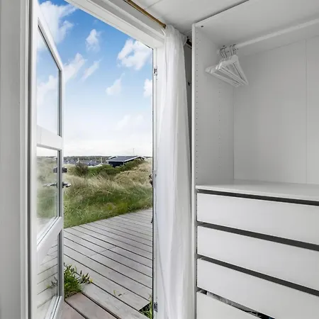 Anissa - 100m From The Sea By Interhome